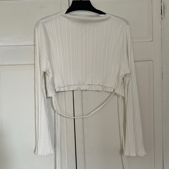 White ASOS Design cropped long bell sleeve pleated top size 8 - Picture 1 of 12
